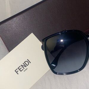 Y2K AESTHETIC BLACK FENDI SUNNIES!